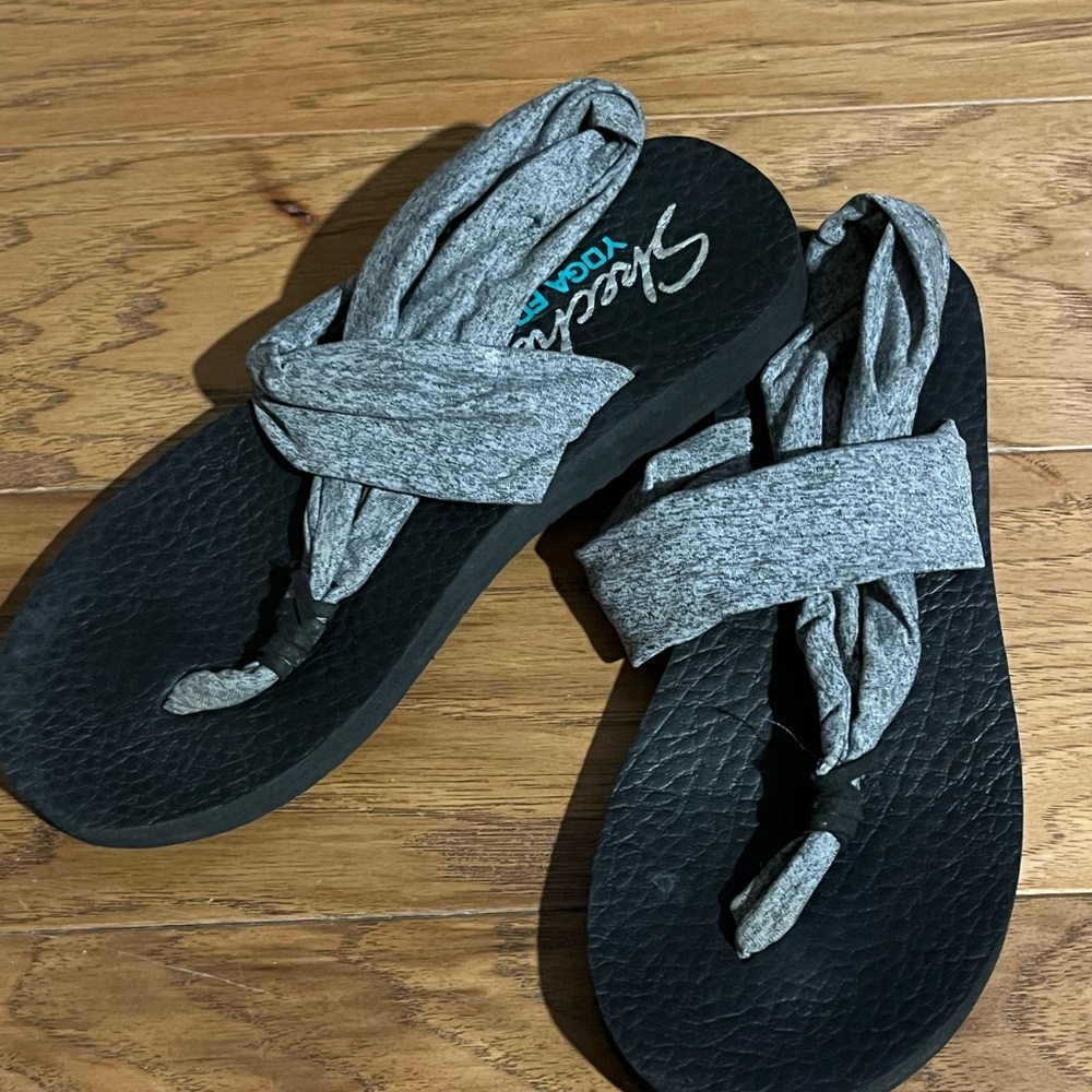 Skechers Gray and Black Women's Sandals